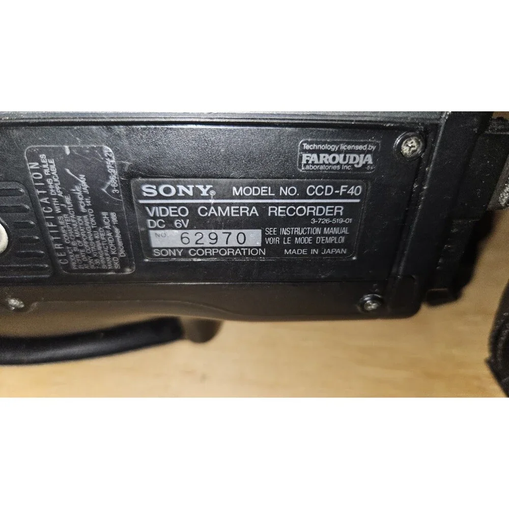 Sony Handycam CCD-F40 Video8 Camcorder w/ Manual Battery Powers On PART REPAIR